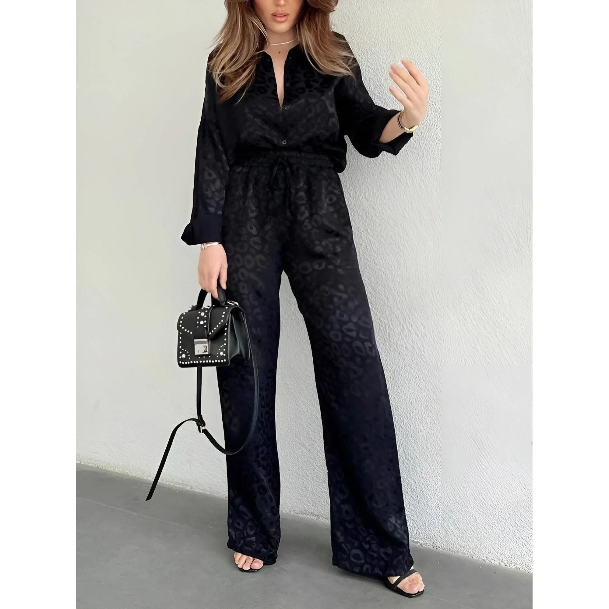 Amore Jumpsuit - Elegantes Satin Pyjama Set mit Leopardenmuster