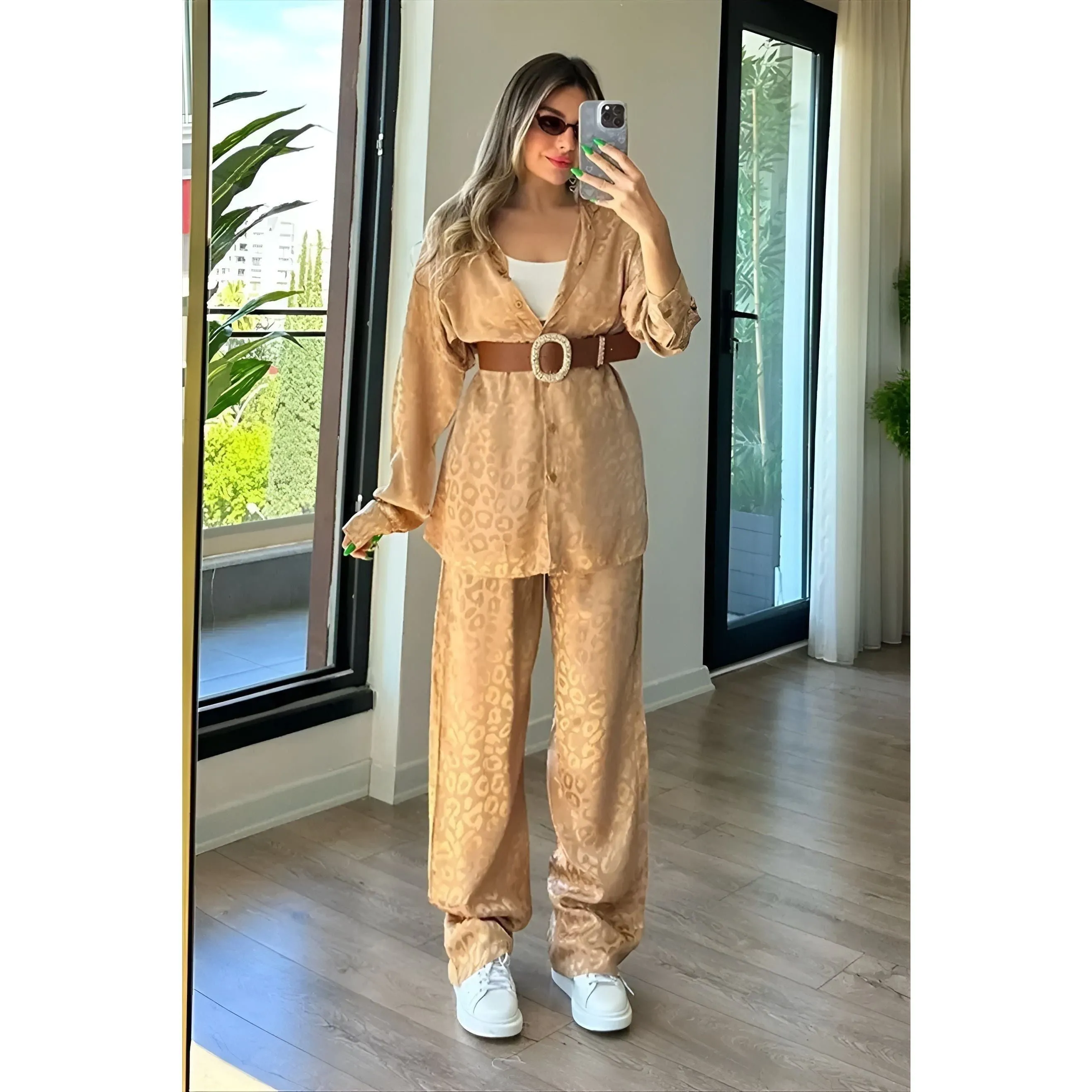 Amore Jumpsuit - Elegantes Satin Pyjama Set mit Leopardenmuster