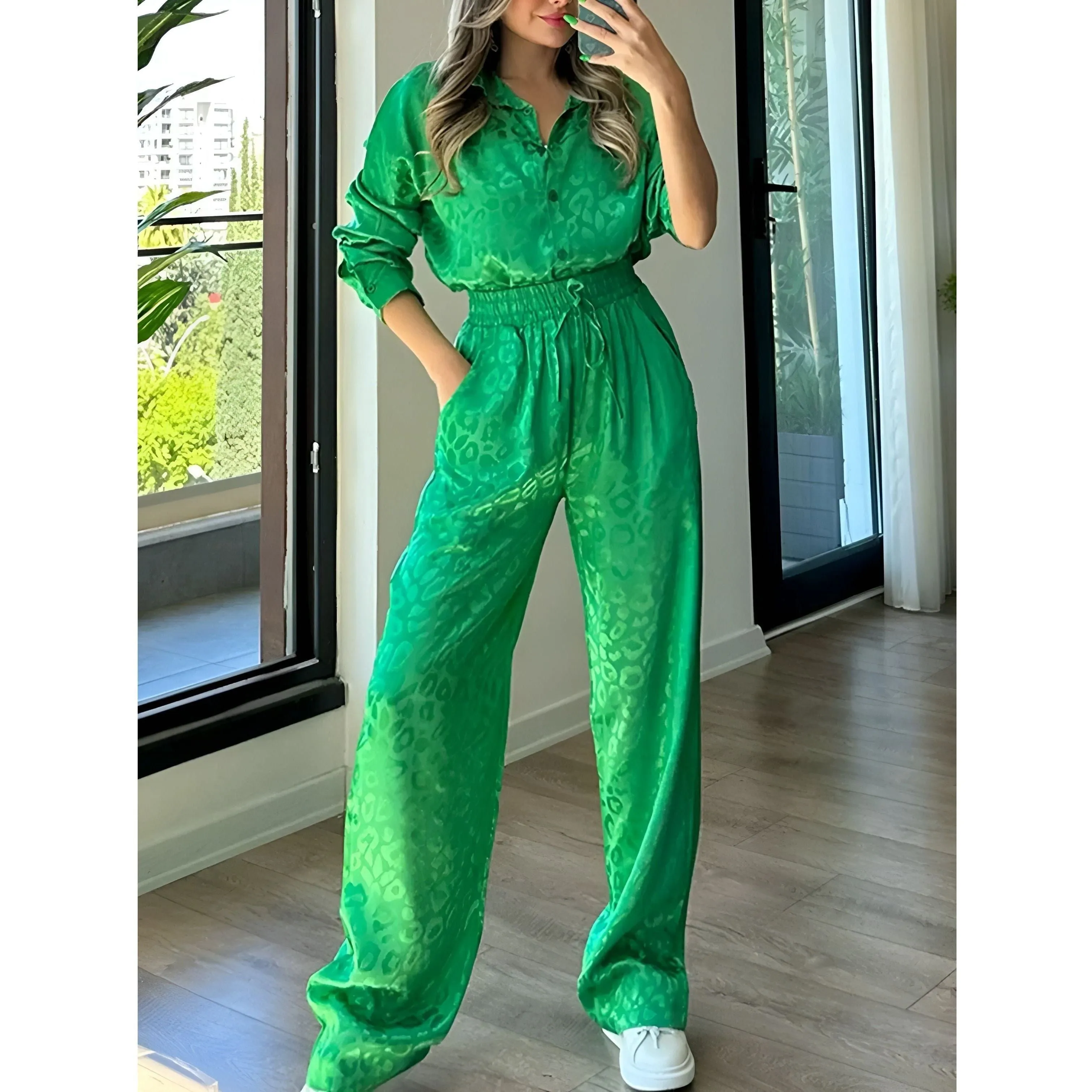 Amore Jumpsuit - Elegantes Satin Pyjama Set mit Leopardenmuster