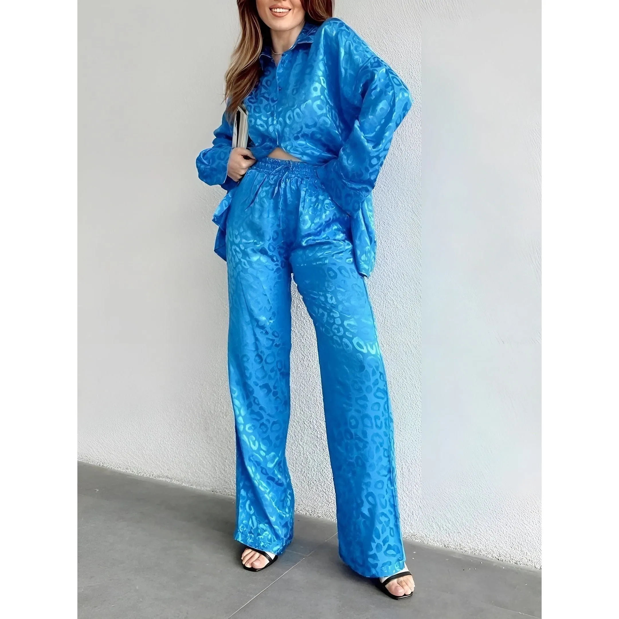 Amore Jumpsuit - Elegantes Satin Pyjama Set mit Leopardenmuster