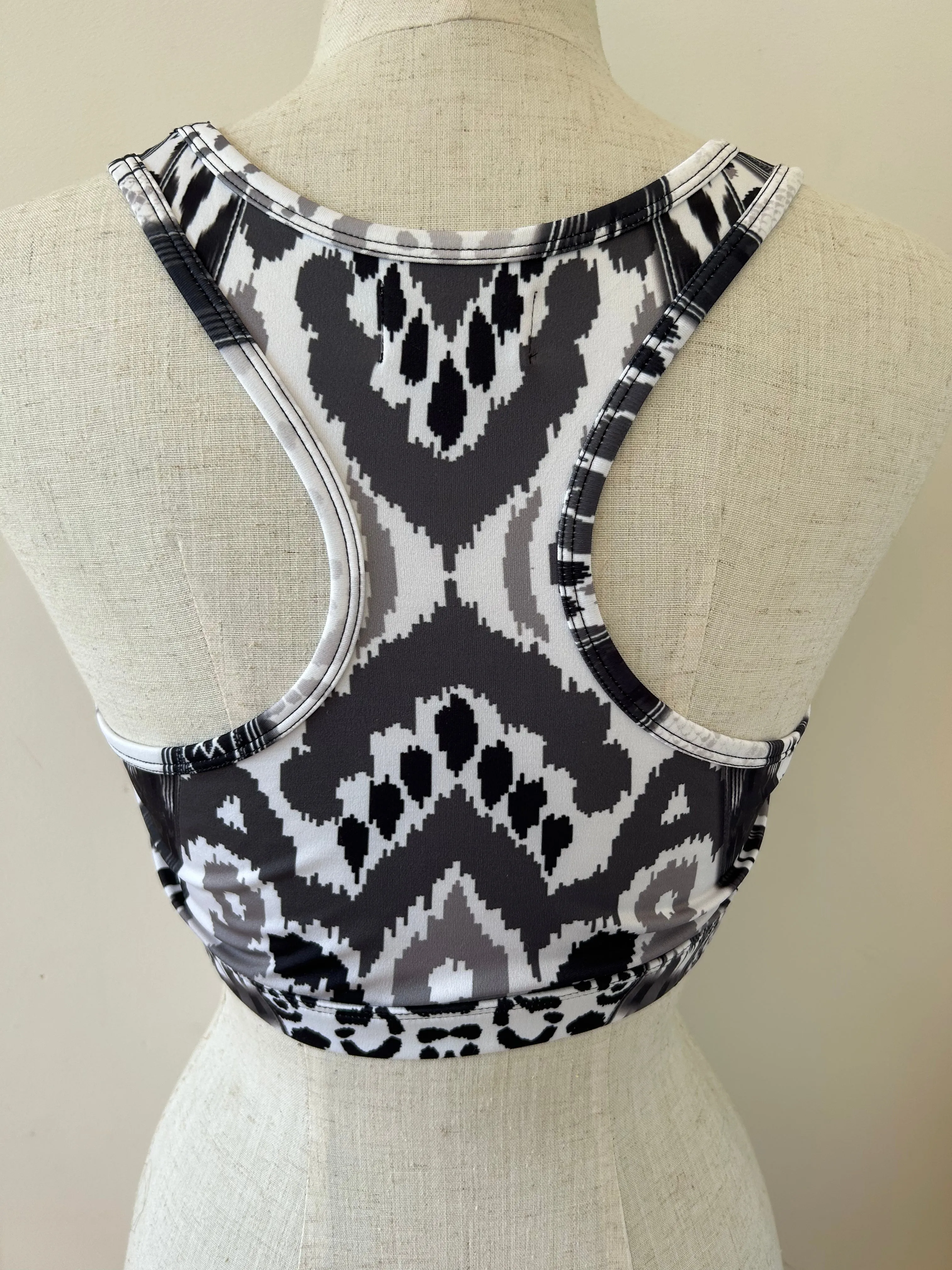 Cropped racer back top Leo swirl