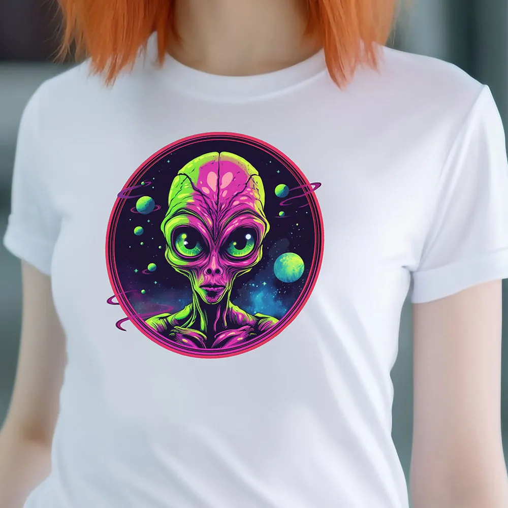 Pink Alien T-Shirt | Sci-Fi T-Shirt für Frauen